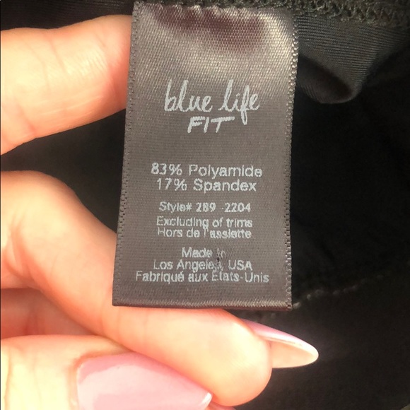 Sports bra not lululemon but excellent quality - Picture 3 of 4